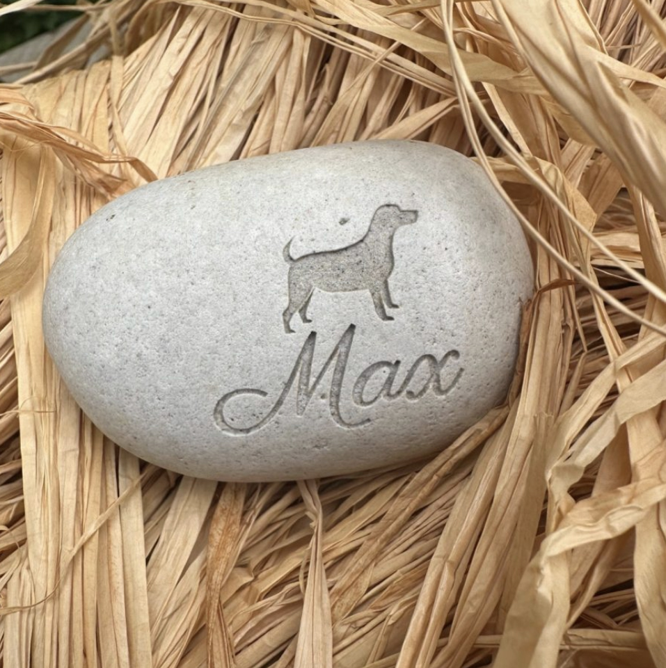 Galets funéraires pour animaux : un objet doux et apaisant pour vous accompagner